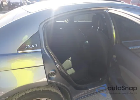 2013 Chrysler 200 Touring z USA, uszkodzony, nr VIN 1C3CCBBB7DN593545